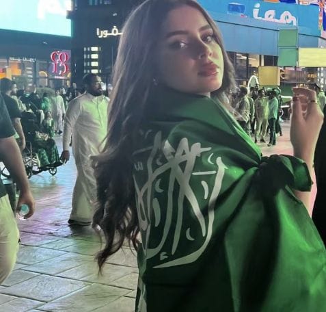 49664232-1db7-4d82-9d53-cd7f87f1c94d.women 2